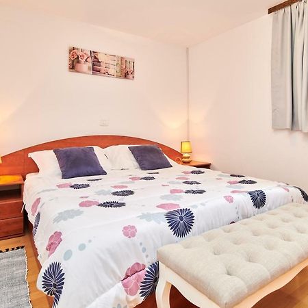 App Sverko Apartment Vilanija Exterior photo