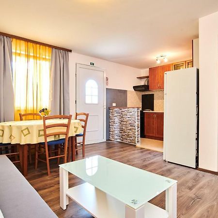 App Sverko Apartment Vilanija Exterior photo