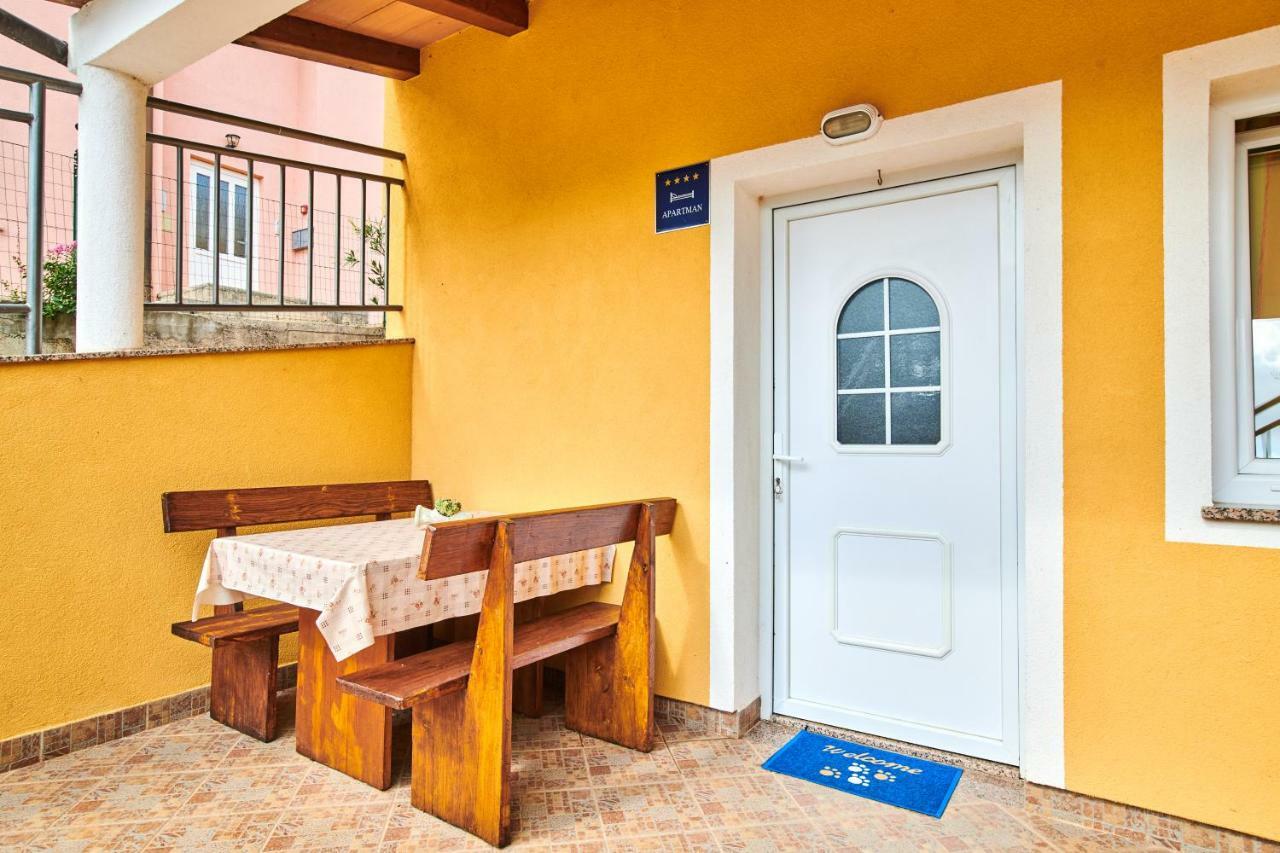 App Sverko Apartment Vilanija Exterior photo