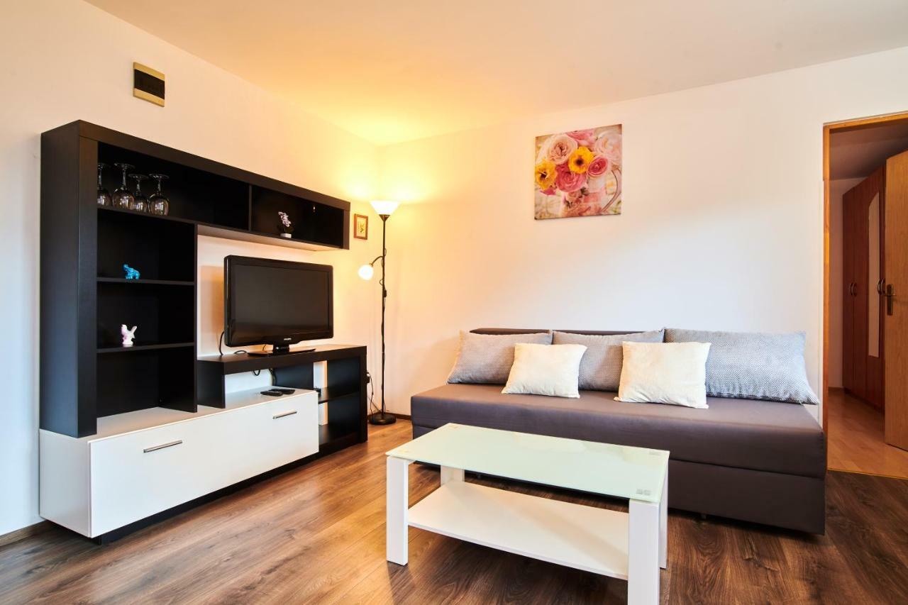 App Sverko Apartment Vilanija Exterior photo