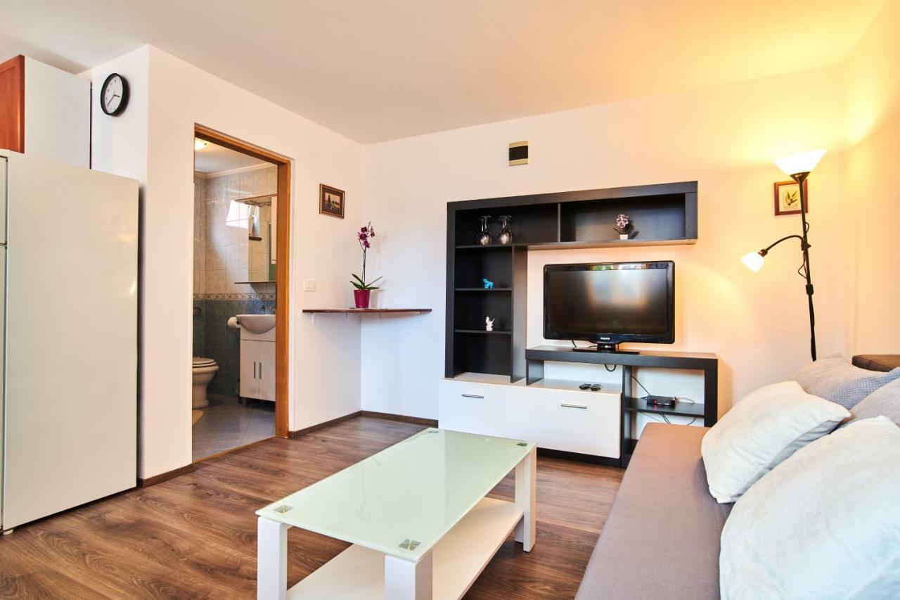 App Sverko Apartment Vilanija Exterior photo