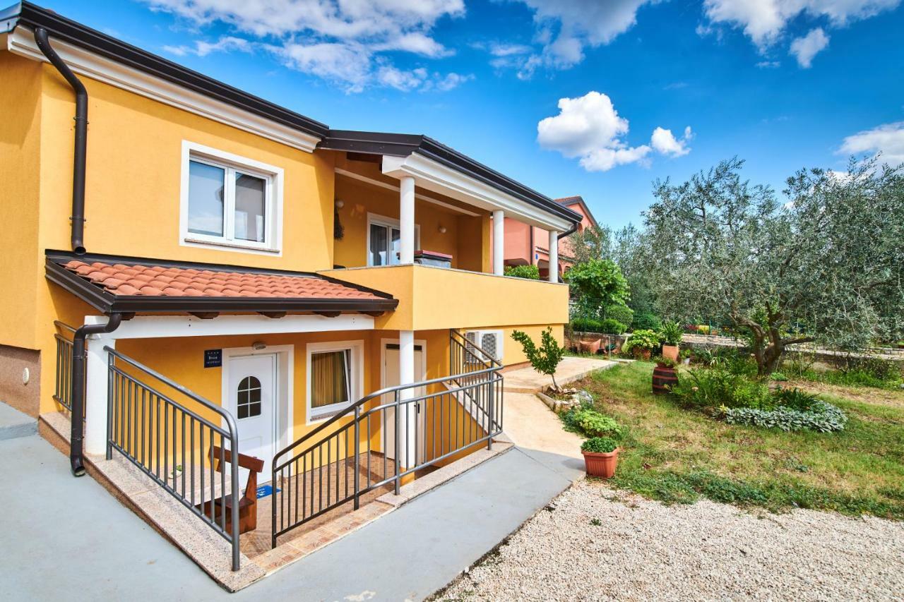 App Sverko Apartment Vilanija Exterior photo